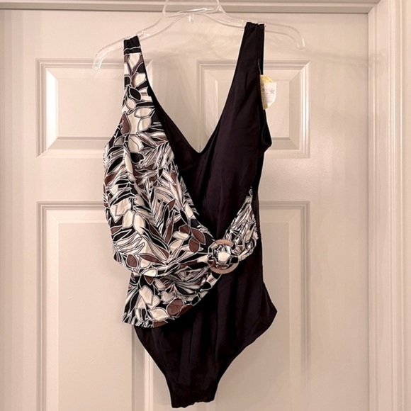 IT Figures! Longer Torso V-Neck Plus Size One Piece Swimsuit (SW16) - Picture 2 of 7